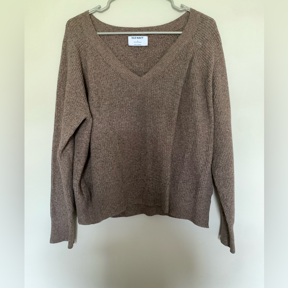 Old Navy Women's Taupe V-Neck Sweater